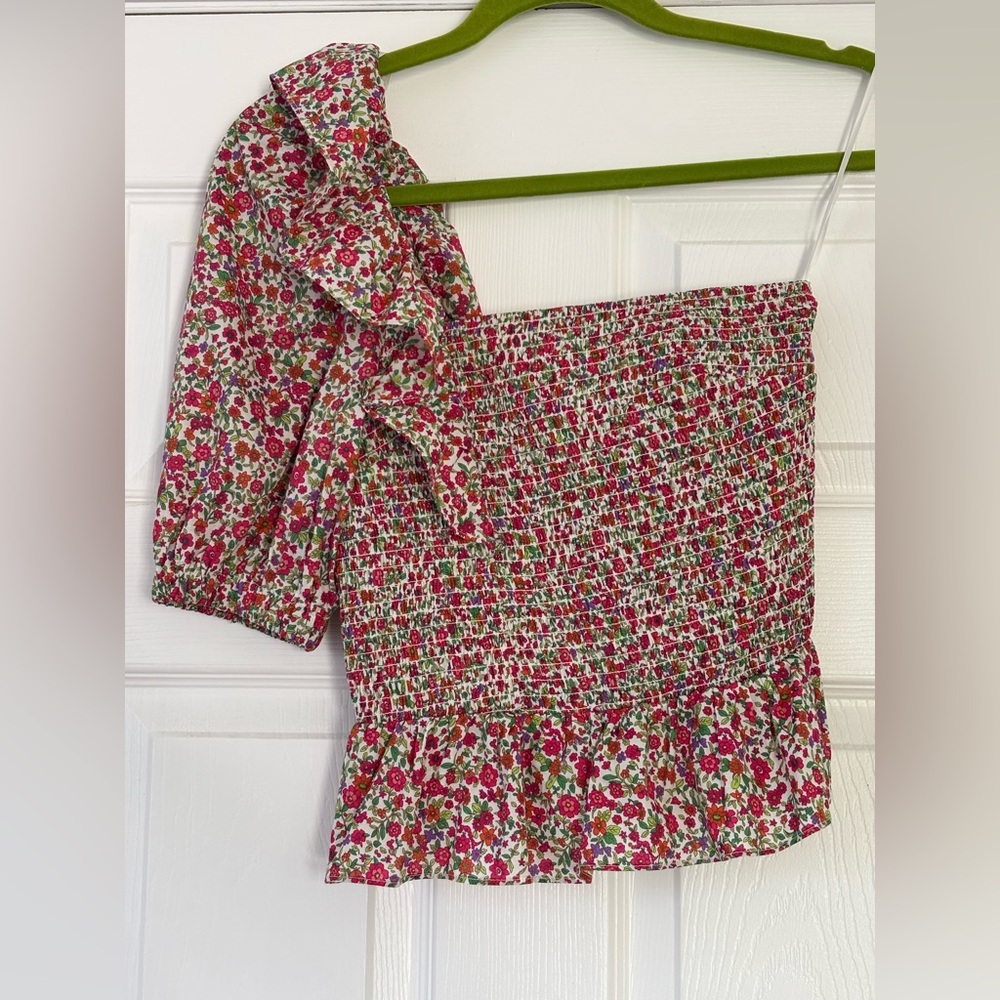 DO+BE Floral One-Shoulder Blouse